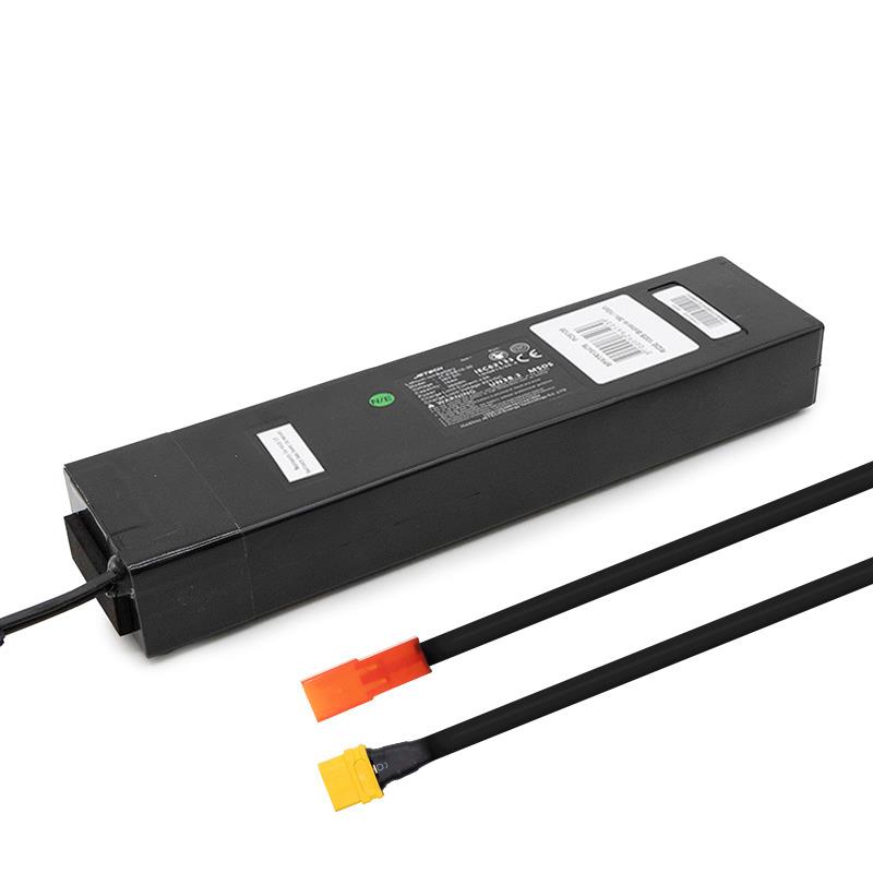 Batterie 36 V 10 Ah de trottinette UrbanGlide, boîtier noir et ses deux câbles de sortie