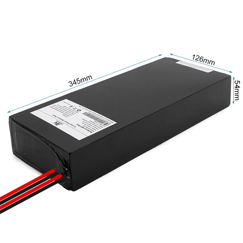 Dimensions de la batterie Kukirin G2 Pro 2024 : 345 mm de long, 126 mm de large, 54 mm d'épaisseur