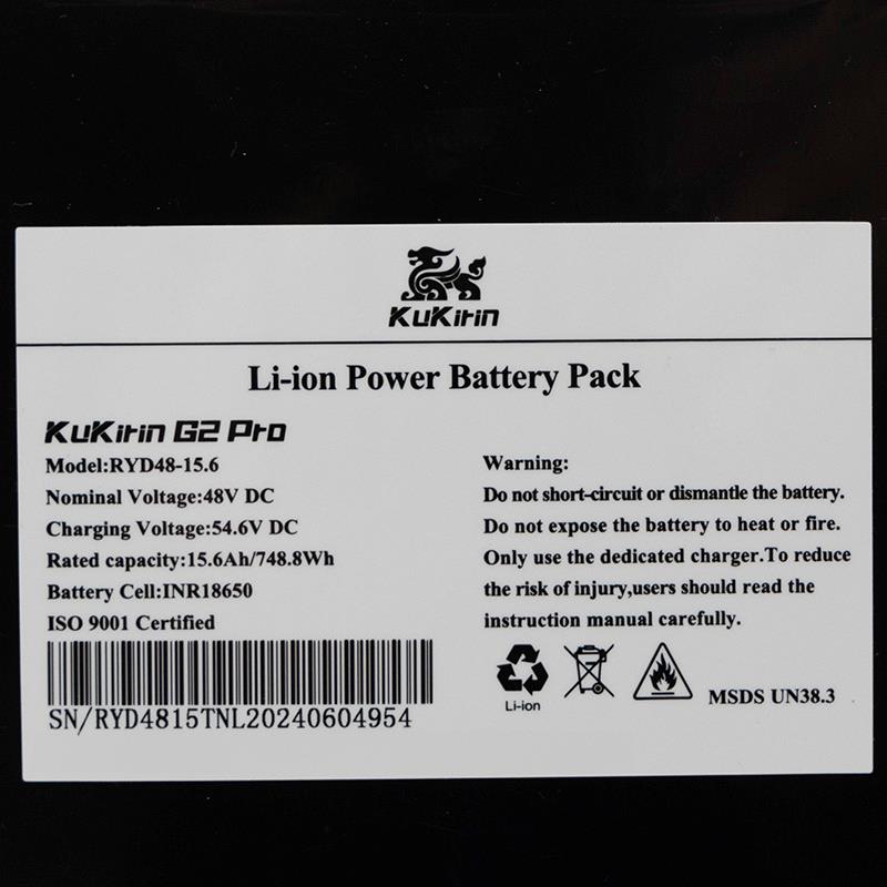 Étiquette de la batterie Kukirin G2 Pro 2024 : 48 V nominal, charge 54,6 V, 15,6 Ah et 748,8 Wh, cellules INR18650