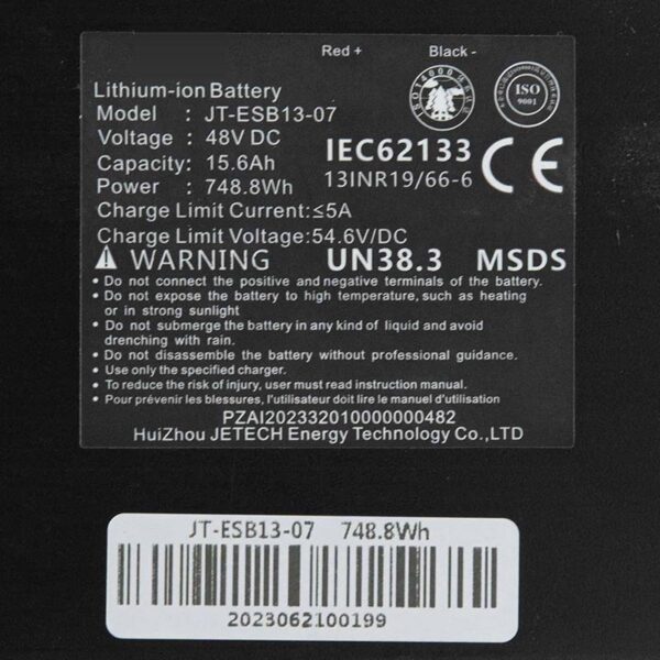 Étiquette de la batterie 48 V 15,6 Ah : 748,8 Wh, tension de charge 54,6 V, normes IEC 62133 et UN 38.3