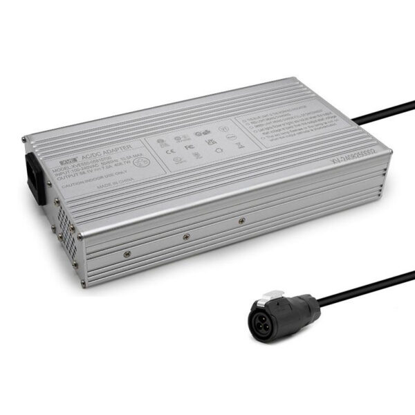 Chargeur rapide 52 V 7 A, boîtier aluminium à ailettes, avec son connecteur de sortie LP16 à trois broches