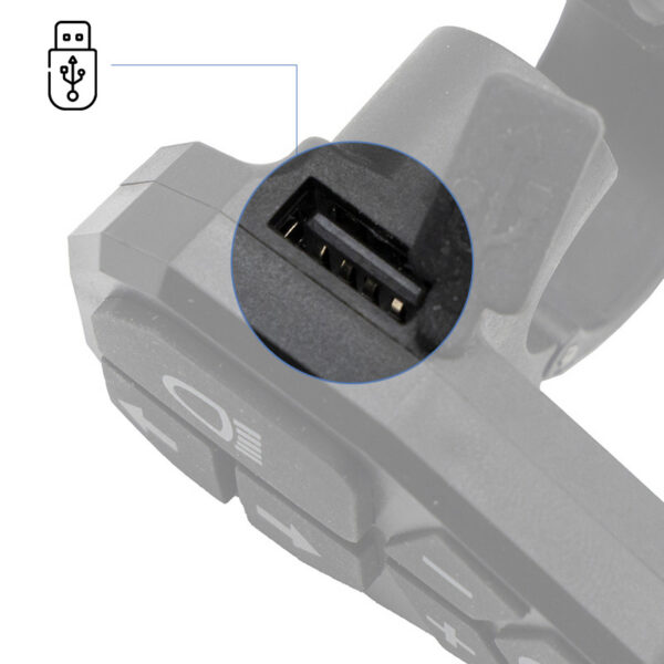 Prise USB intégrée sur le flanc du commodo Ecoxtrem M41 Tank Prise USB intégrée sur le flanc du commodo Ecoxtrem M41 Tank