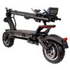 Dualtron Victor Limited pliée, vue trois quarts arrière avec feu et garde-boue