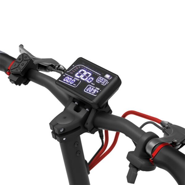 Écran LCD en place sur le guidon d'une trottinette, entre les deux commodos