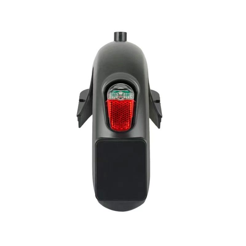 Garde-boue arrière noir Ninebot Max G30E II vu de l'arrière : catadioptre rouge central