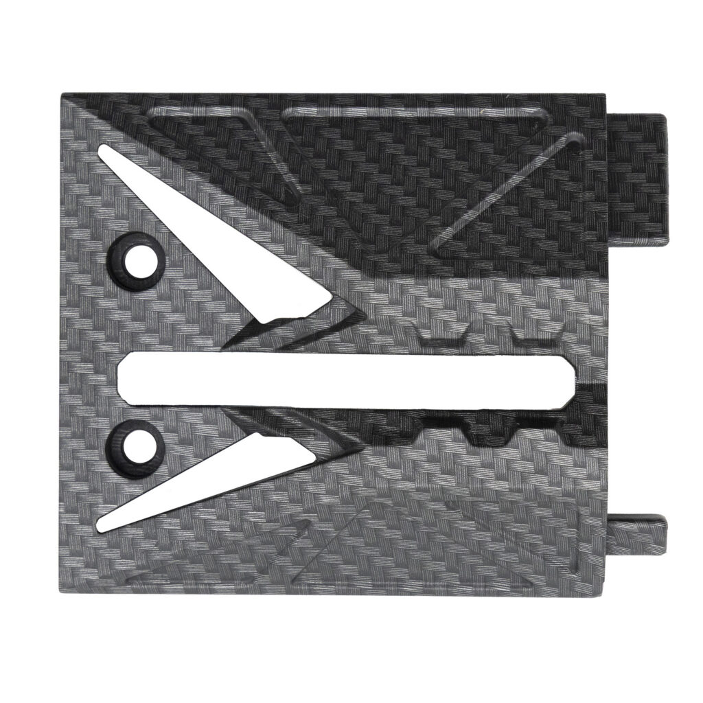 Garniture avant droite Ecoxtrem M41 Tank de face : motif de flèches ajourées inversé et deux perçages ronds