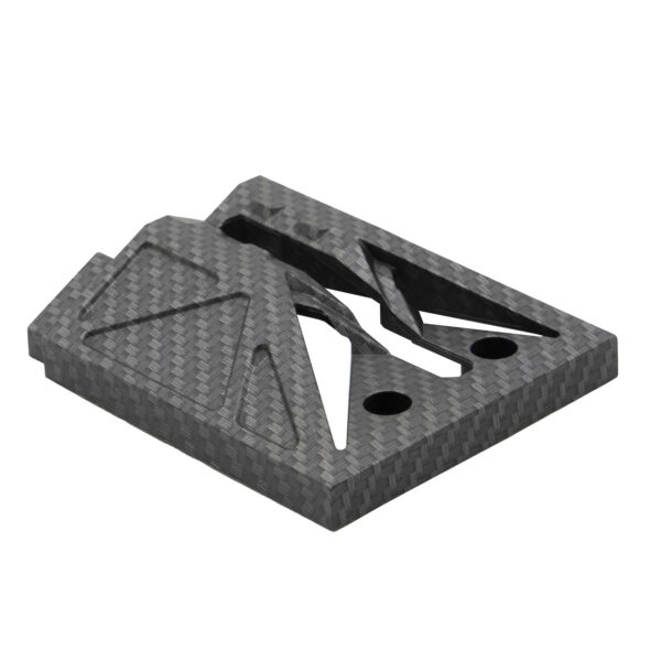 Garniture avant droite Ecoxtrem M41 Tank de trois quarts : profil plat, aspect carbone Garniture avant droite Ecoxtrem M41 Tank de trois quarts : profil plat, aspect carbone