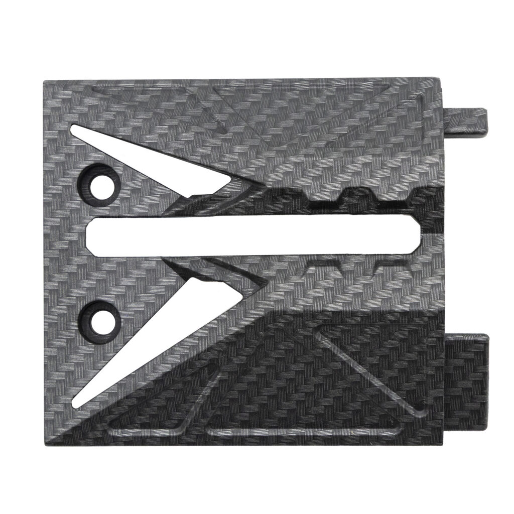 Garniture avant gauche Ecoxtrem M41 Tank de face : motif de flèches ajourées et deux perçages ronds
