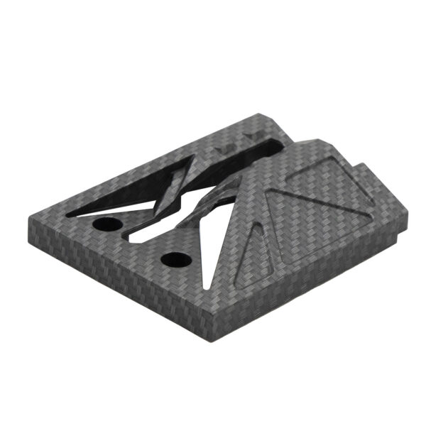 Garniture avant gauche Ecoxtrem M41 Tank de trois quarts : profil plat, aspect carbone Garniture avant gauche Ecoxtrem M41 Tank de trois quarts : profil plat, aspect carbone