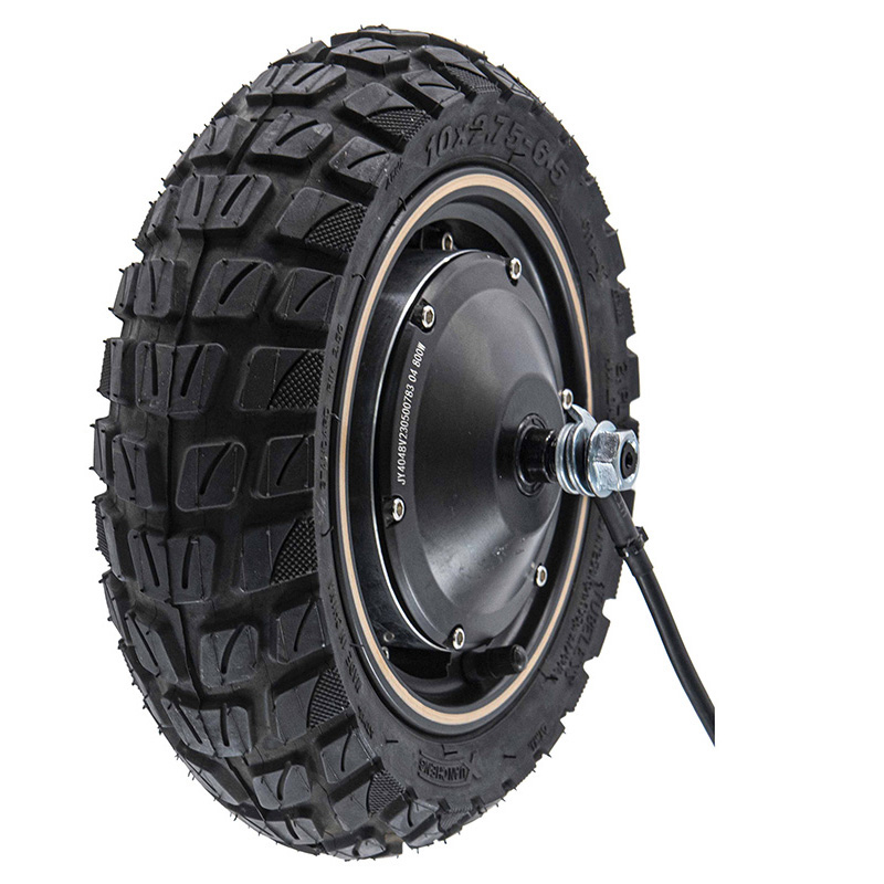 Roue motrice 800 W tout-terrain vue de trois quarts, axe et écrou visibles
