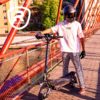 Rovoron S7 et son pilote casqué sur une passerelle, en situation de conduite