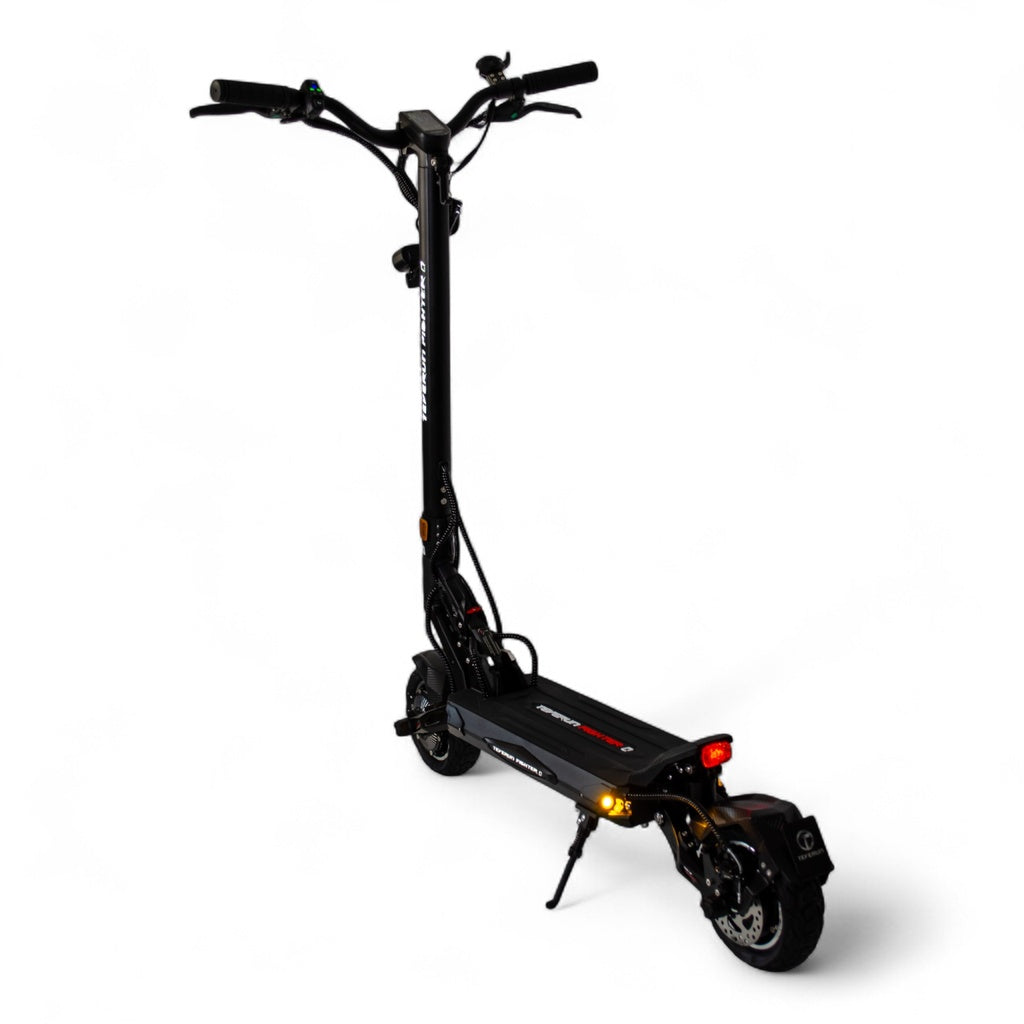 Teverun Fighter Mini Q — guidon, écran LCD et clignotants allumés