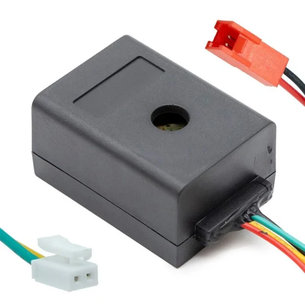 Boîtier de l'alarme vu de trois quarts, buzzer et connecteurs apparents Boîtier de l'alarme vu de trois quarts, buzzer et connecteurs apparents