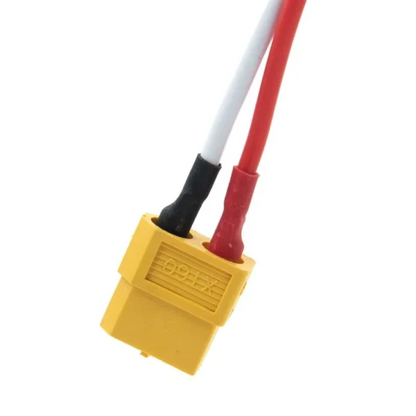 Gros plan sur le connecteur XT60 jaune du faisceau de l'alarme
