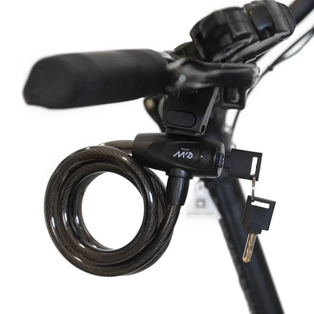 Antivol câble spiralé 105 cm enroulé sur la potence d'une trottinette