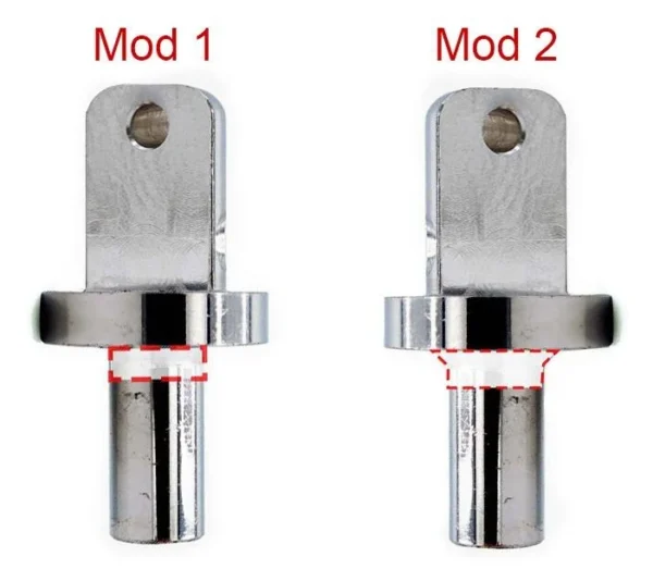 Comparatif des deux versions d'axe : épaulement droit à gauche, épaulement biseauté à droite Comparatif des deux versions d'axe : épaulement droit à gauche, épaulement biseauté à droite