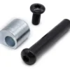 Axe de pliage noir, entretoise à méplat et vis à tête bombée présentés séparément Axe de pliage noir, entretoise à méplat et vis à tête bombée présentés séparément