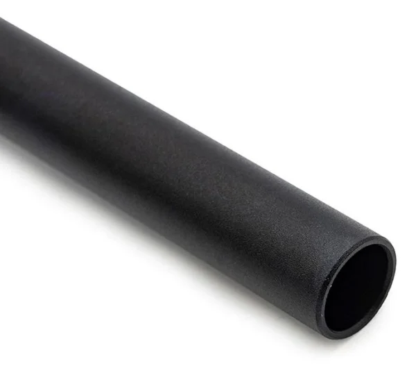 Gros plan sur l'extremite ouverte et non percee du tube de la barre de guidon Gros plan sur l'extremite ouverte et non percee du tube de la barre de guidon