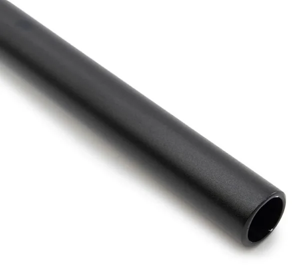 Gros plan sur l'extremite ouverte et non percee du tube de la barre de guidon Gros plan sur l'extremite ouverte et non percee du tube de la barre de guidon