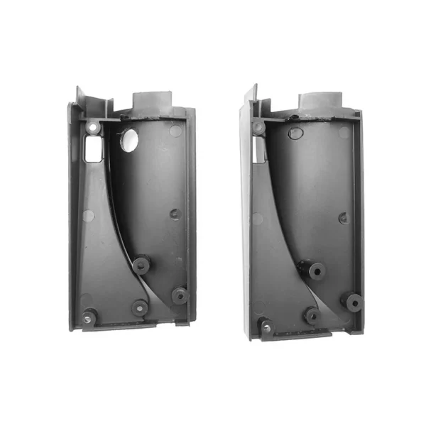 Les deux caches de plateau UrbanGlide E-Cross Pro côte à côte, même pièce et même orientation Les deux caches de plateau UrbanGlide E-Cross Pro côte à côte, même pièce et même orientation