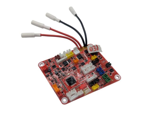 Carte mère Dualtron Alien, circuit rouge et ses câbles de puissance à embouts isolés