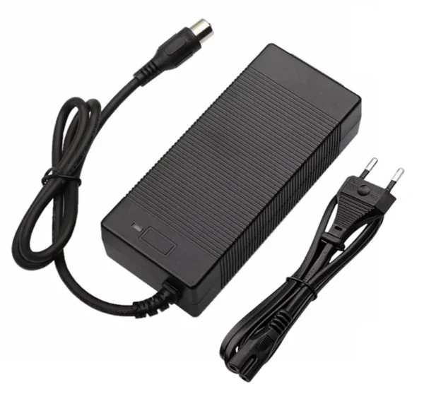 Chargeur 42 V 2 A pour trottinette Xiaomi avec son cordon secteur