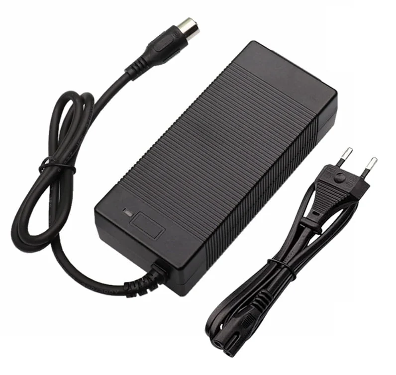 Chargeur 42 V 2 A pour trottinette Xiaomi avec son cordon secteur