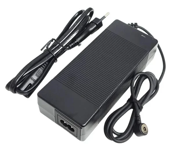 Chargeur 42 V 2 A pour trottinette Xiaomi Mi3 Lite et Mi4 Pro Chargeur 42 V 2 A pour trottinette Xiaomi Mi3 Lite et Mi4 Pro