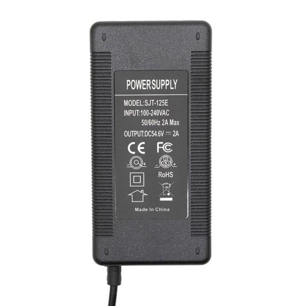 Étiquette du chargeur Ninebot ZT3 Pro : entrée 100-240 V, sortie 54,6 V 2 A