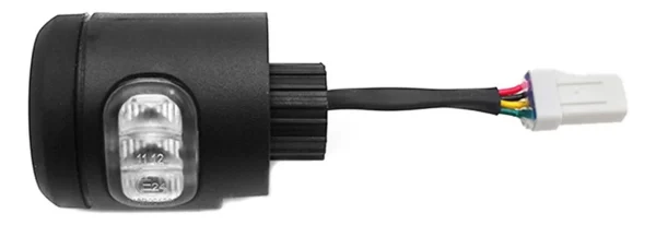 Clignotant Ninebot Max G3 vu de trois quarts, corps noir