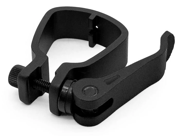 Collier de verrouillage de potence entièrement noir, vu de trois quarts, levier déployé
