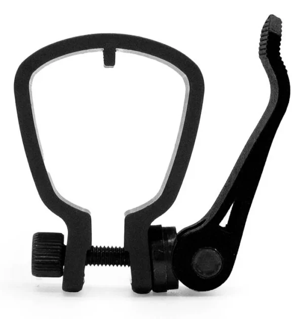 Le collier noir vu de profil, molette de serrage à gauche et levier à came à droite Le collier noir vu de profil, molette de serrage à gauche et levier à came à droite