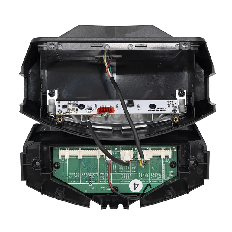 Compteur Kukirin G4 ouvert : cartes d'affichage et de connexion, départs accélérateur, phare et clé