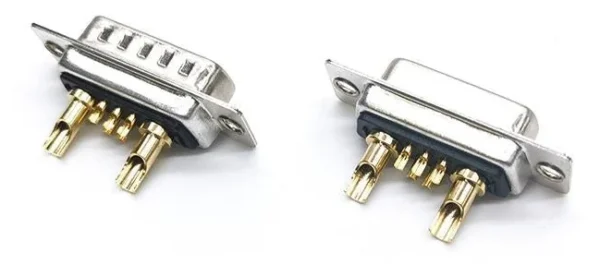 Connecteurs D-Sub vus de trois quarts, broches dorées Connecteurs D-Sub vus de trois quarts, broches dorées
