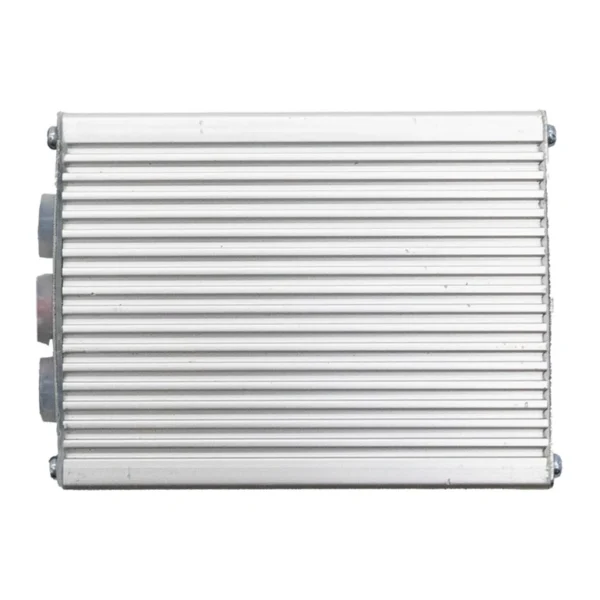 Dessus du contrôleur Ecoxtrem M41 Tank Dual : ailettes de refroidissement sur toute la longueur