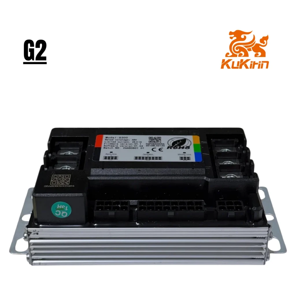 Contrôleur Kukirin G2 dans son boîtier aluminium à ailettes, connecteurs visibles