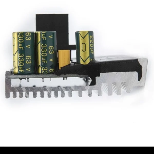 Contrôleur Ninebot F30E et D28E de profil, condensateurs de filtrage et dissipateur à ailettes Contrôleur Ninebot F30E et D28E de profil, condensateurs de filtrage et dissipateur à ailettes