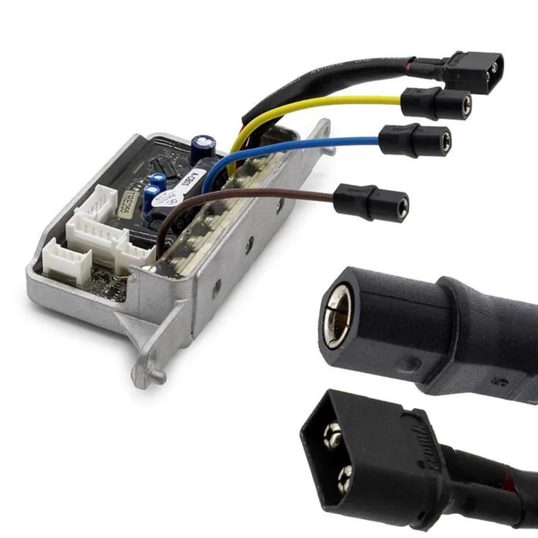 Contrôleur NIU NIU KQi3 Max ouvert : carte de puissance et connecteurs moteur Contrôleur NIU NIU KQi3 Max ouvert : carte de puissance et connecteurs moteur