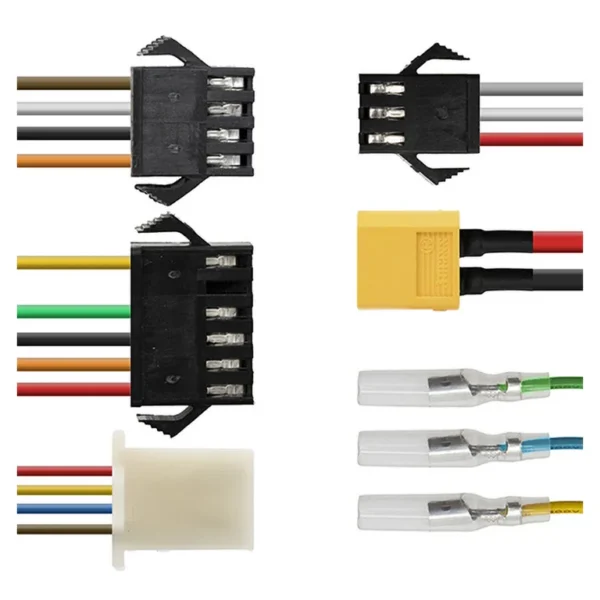 Les connecteurs du faisceau SmartGyro un par un : trois, quatre et cinq broches, prise jaune, cosses plates Les connecteurs du faisceau SmartGyro un par un : trois, quatre et cinq broches, prise jaune, cosses plates