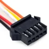 Gros plan sur le corps d'un connecteur SM 5 broches Gros plan sur le corps d'un connecteur SM 5 broches