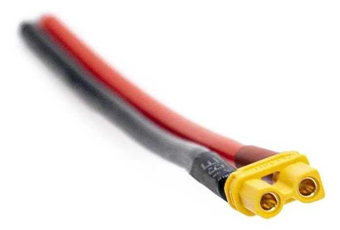 Cordon XT30 Amass soudé sur câble rouge et noir