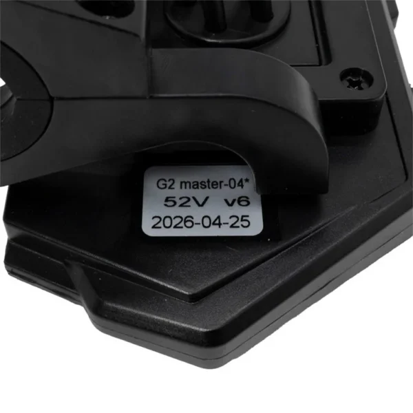 Étiquette au dos de l'écran Kukirin G2 Master : repère G2 master-04, 52 V, version v6 Étiquette au dos de l'écran Kukirin G2 Master : repère G2 master-04, 52 V, version v6