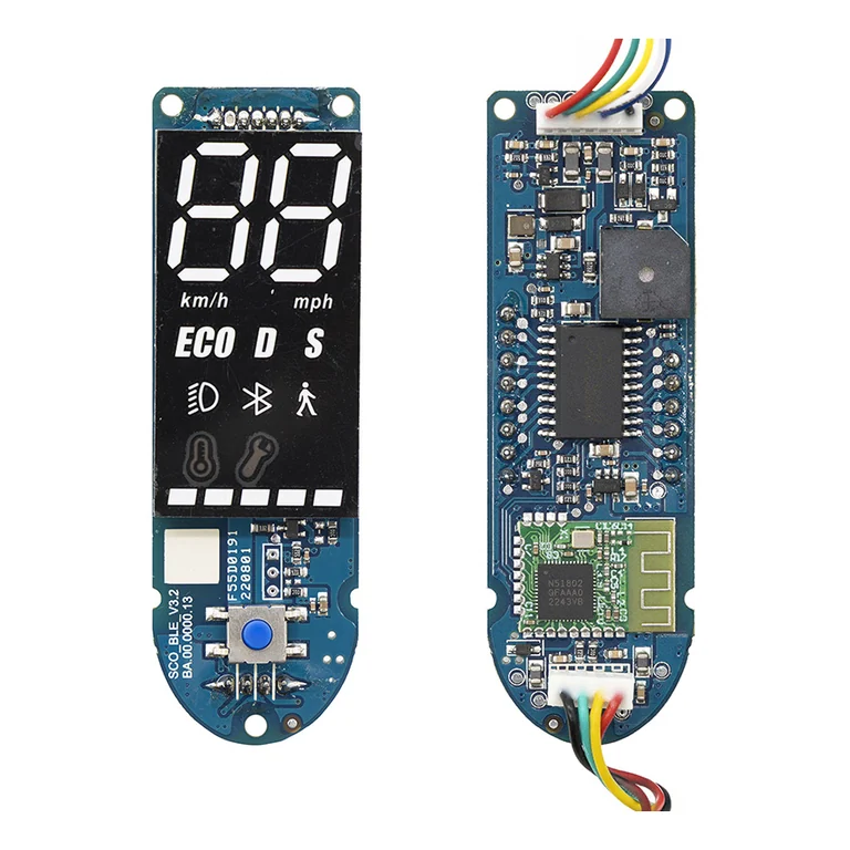 Face composants de la carte : module Bluetooth et microcontrôleur