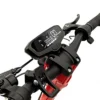 Compteur SmartGyro K2 monté au centre du guidon d'une trottinette Compteur SmartGyro K2 monté au centre du guidon d'une trottinette