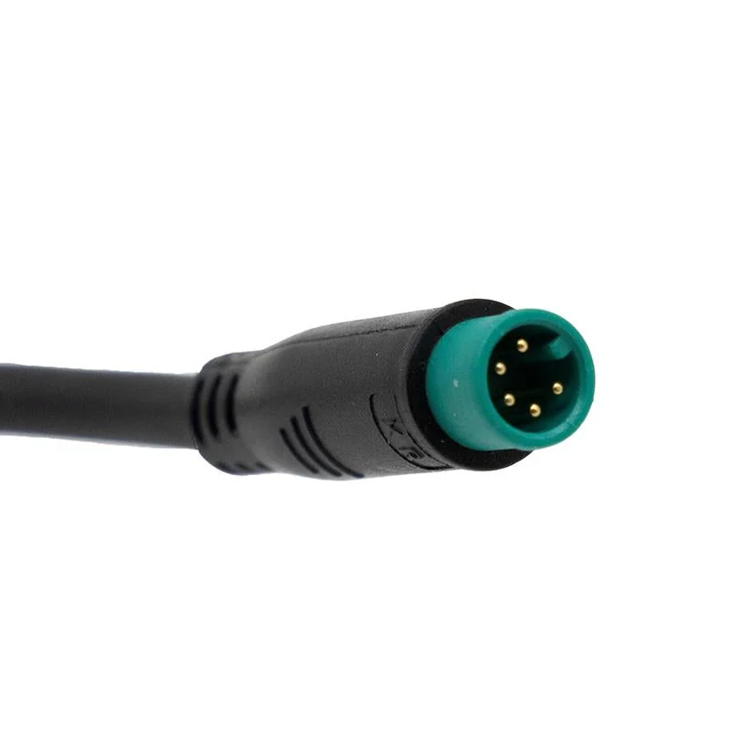 Connecteur rond étanche de trottinette électrique à insert vert et cinq broches, vu de face