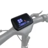 Afficheur SmartGyro Rockway EVO Pro en place sur la potence d'une trottinette Afficheur SmartGyro Rockway EVO Pro en place sur la potence d'une trottinette