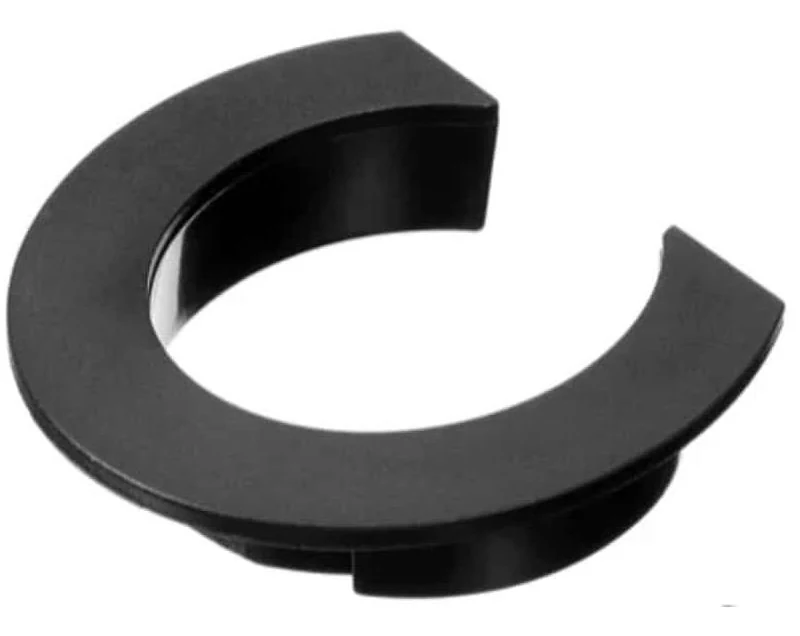 Guide de bague de rétention : demi-anneau noir ouvert, épaulé sur une face