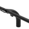 Guidon en T noir vu de trois quarts, barre droite et fût cylindrique sous la jonction Guidon en T noir vu de trois quarts, barre droite et fût cylindrique sous la jonction