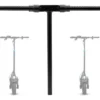 Guidon en T pliant noir, bras deployes, avec deux silhouettes de trottinette electrique en arriere-plan Guidon en T pliant noir, bras deployes, avec deux silhouettes de trottinette electrique en arriere-plan