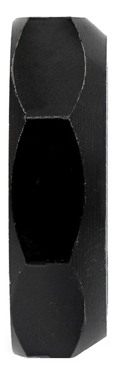 Bague octogonale noire vue de chant, ses pans et son alésage visibles Bague octogonale noire vue de chant, ses pans et son alésage visibles